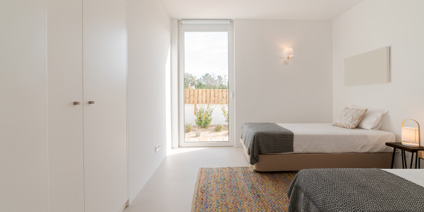 Comprar / Vender Casas Unifamiliares y Chalets en Corbera · con Mobiliario y Carpintería a Medida